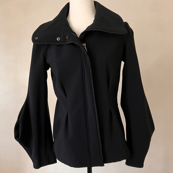 GIORGIO ARMANI HOODED JACKET WITH SCULPTED SLEEVES - Picture 1 of 12